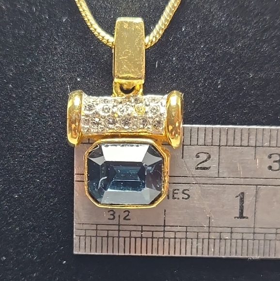 CP Branded Gold Tone Necklace With Large Blue Tone Stone Pendant 16" - Picture 6 of 11